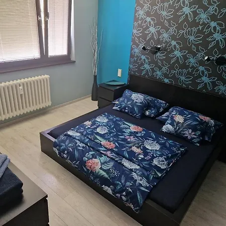 Apartament 77 *